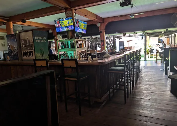 Q2 Bar & Guesthouse